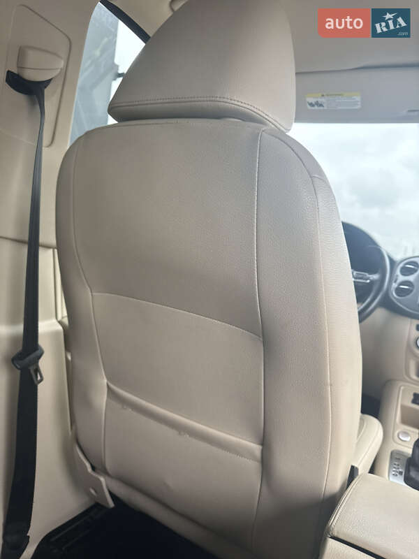 Позашляховик / Кросовер Volkswagen Tiguan 2015 в Красному