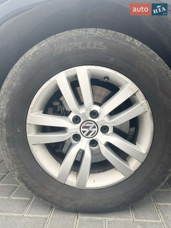 Позашляховик / Кросовер Volkswagen Tiguan 2015 в Красному