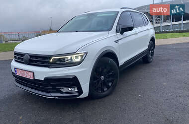 Позашляховик / Кросовер Volkswagen Tiguan 2017 в Львові