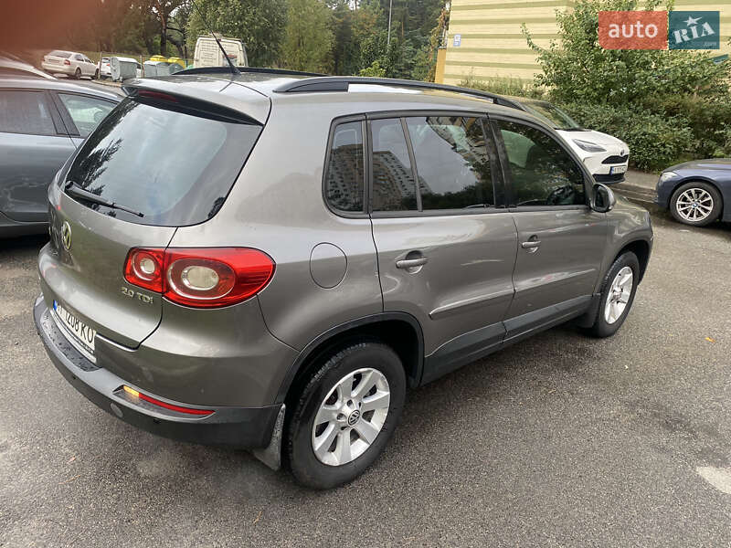 Внедорожник / Кроссовер Volkswagen Tiguan 2008 в Обухове