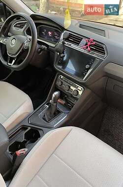 Внедорожник / Кроссовер Volkswagen Tiguan 2019 в 