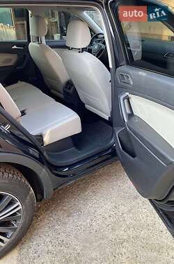 Внедорожник / Кроссовер Volkswagen Tiguan 2019 в 