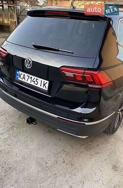 Внедорожник / Кроссовер Volkswagen Tiguan 2019 в 