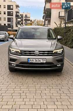 Внедорожник / Кроссовер Volkswagen Tiguan 2017 в Львове