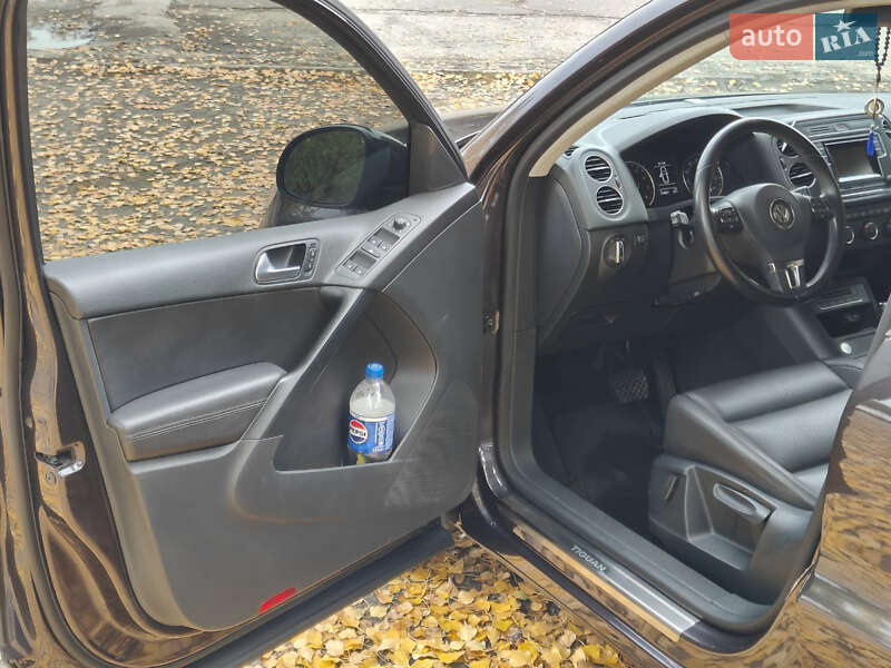 Внедорожник / Кроссовер Volkswagen Tiguan 2016 в Кривом Роге