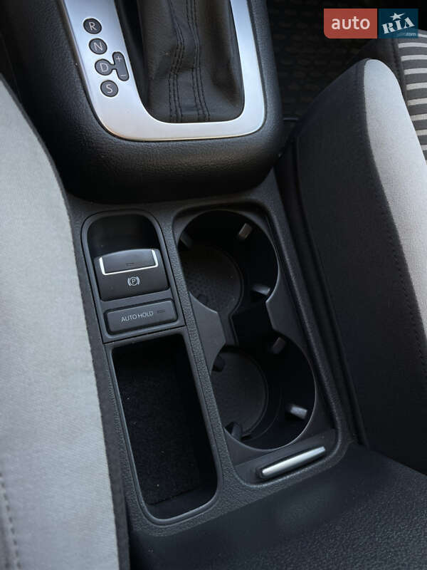 Позашляховик / Кросовер Volkswagen Tiguan 2010 в Одесі