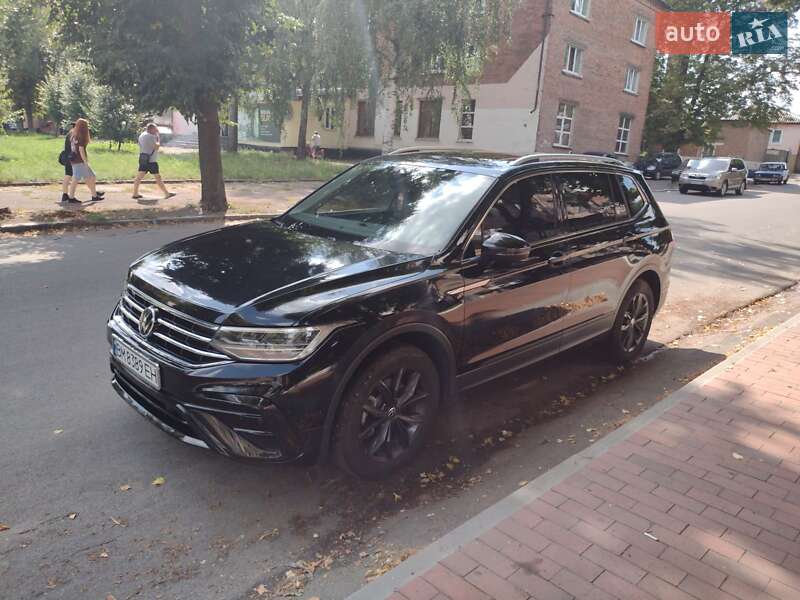 Внедорожник / Кроссовер Volkswagen Tiguan 2021 в Конотопе