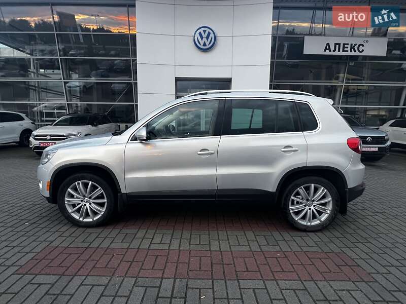 Внедорожник / Кроссовер Volkswagen Tiguan 2010 в 