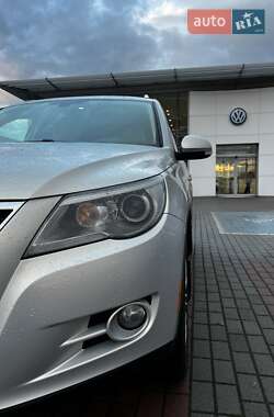 Внедорожник / Кроссовер Volkswagen Tiguan 2010 в 