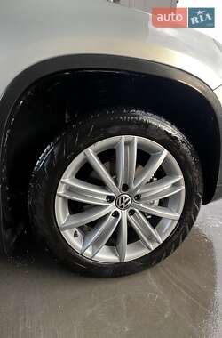 Внедорожник / Кроссовер Volkswagen Tiguan 2010 в 