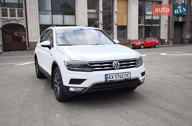 Внедорожник / Кроссовер Volkswagen Tiguan 2018 в 
