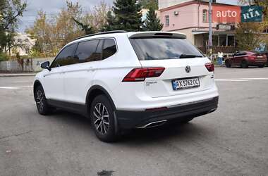 Внедорожник / Кроссовер Volkswagen Tiguan 2018 в 