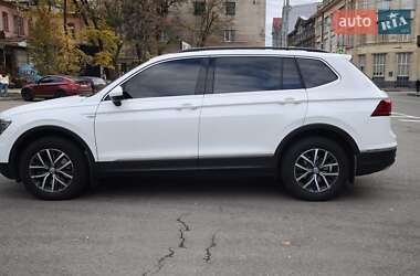 Внедорожник / Кроссовер Volkswagen Tiguan 2018 в 