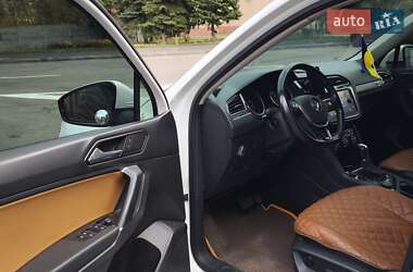 Внедорожник / Кроссовер Volkswagen Tiguan 2018 в 