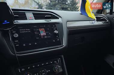 Внедорожник / Кроссовер Volkswagen Tiguan 2018 в 