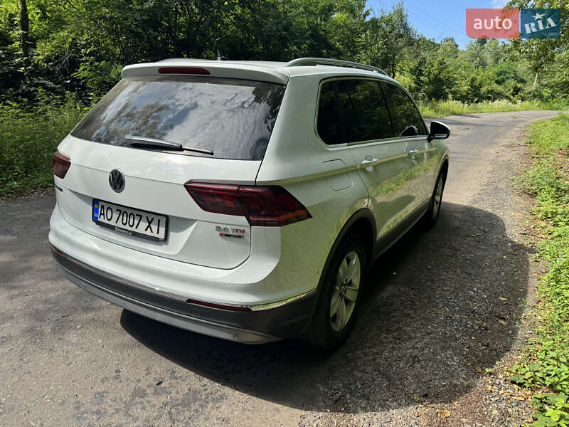Внедорожник / Кроссовер Volkswagen Tiguan 2017 в Иршаве