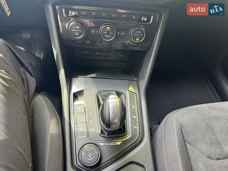 Внедорожник / Кроссовер Volkswagen Tiguan 2017 в Иршаве