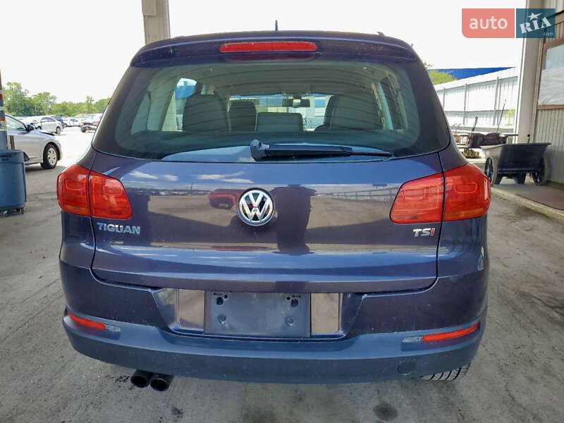Внедорожник / Кроссовер Volkswagen Tiguan 2016 в Новояворовске
