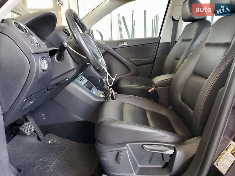 Внедорожник / Кроссовер Volkswagen Tiguan 2016 в Новояворовске