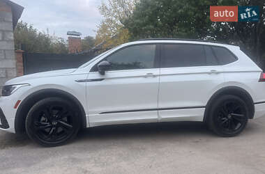 Внедорожник / Кроссовер Volkswagen Tiguan 2023 в 