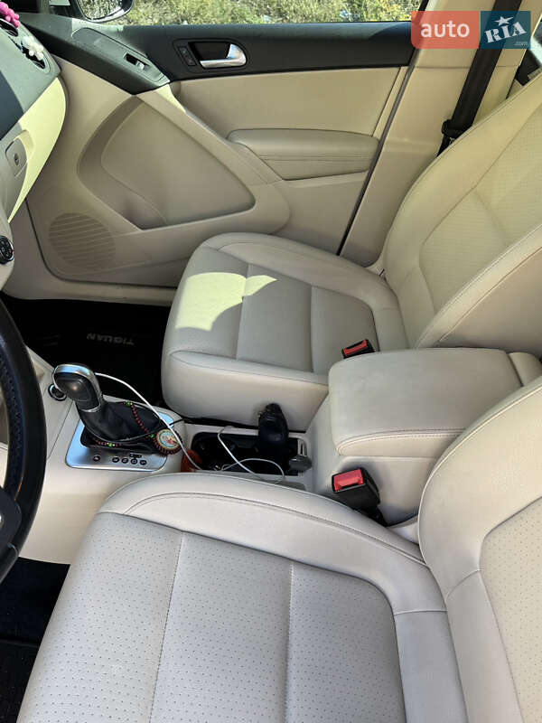 Позашляховик / Кросовер Volkswagen Tiguan 2017 в Кам'янському