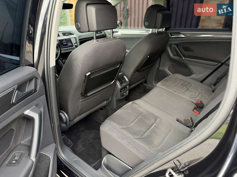 Внедорожник / Кроссовер Volkswagen Tiguan 2017 в Ужгороде