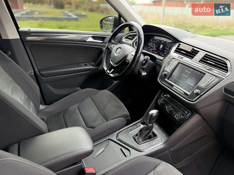 Внедорожник / Кроссовер Volkswagen Tiguan 2017 в Ужгороде