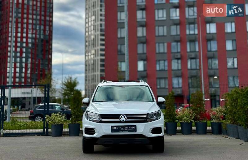 Позашляховик / Кросовер Volkswagen Tiguan 2016 в Києві