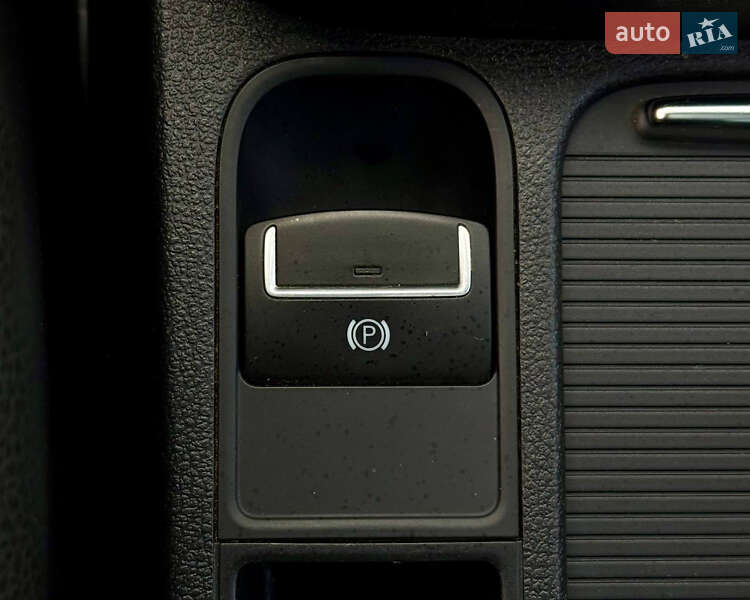 Позашляховик / Кросовер Volkswagen Tiguan 2016 в Києві