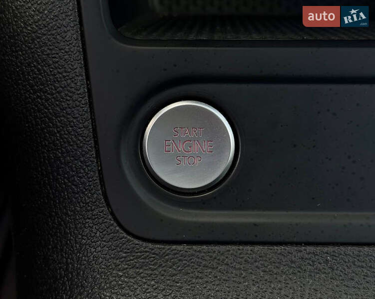 Позашляховик / Кросовер Volkswagen Tiguan 2016 в Києві