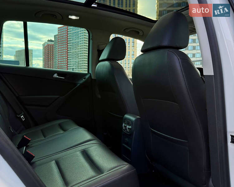 Позашляховик / Кросовер Volkswagen Tiguan 2016 в Києві