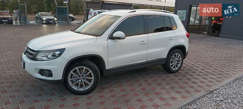 Внедорожник / Кроссовер Volkswagen Tiguan 2015 в Запорожье