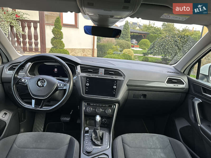 Внедорожник / Кроссовер Volkswagen Tiguan 2017 в Львове