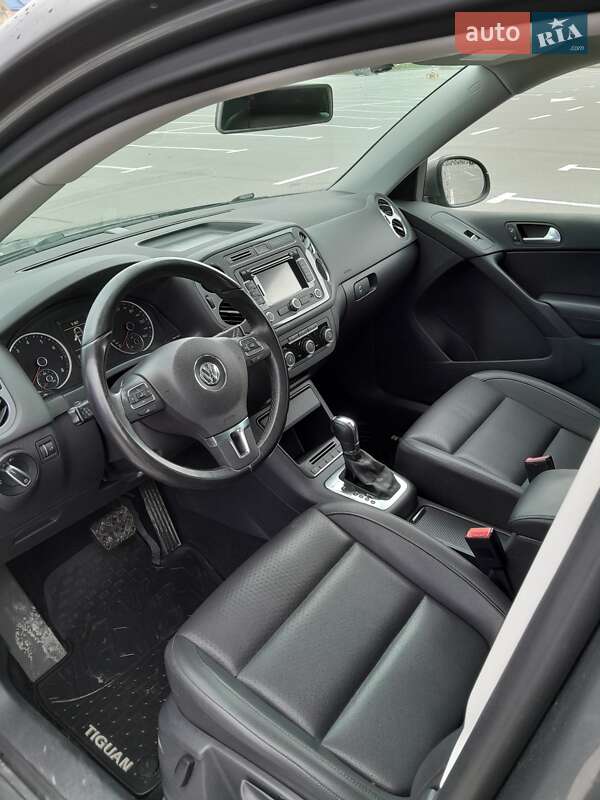 Позашляховик / Кросовер Volkswagen Tiguan 2012 в Кам'янець-Подільському