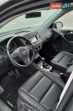 Внедорожник / Кроссовер Volkswagen Tiguan 2012 в 