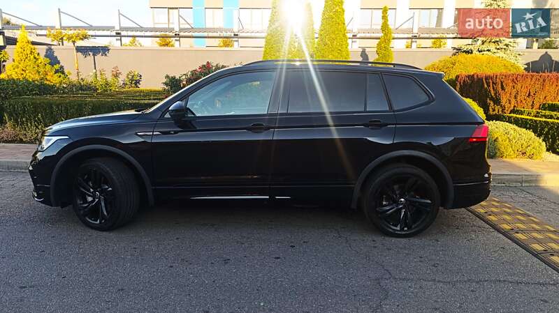 Внедорожник / Кроссовер Volkswagen Tiguan 2023 в Днепре