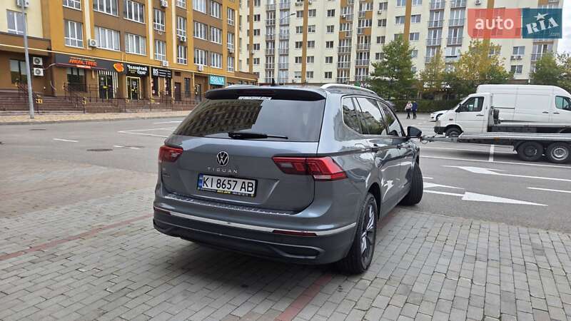 Внедорожник / Кроссовер Volkswagen Tiguan 2022 в Вишневом фото 3 Внедорожник / Кроссовер Volkswagen Tiguan 2022 в Вишневом