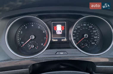 Внедорожник / Кроссовер Volkswagen Tiguan 2017 в 