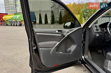 Внедорожник / Кроссовер Volkswagen Tiguan 2012 в 