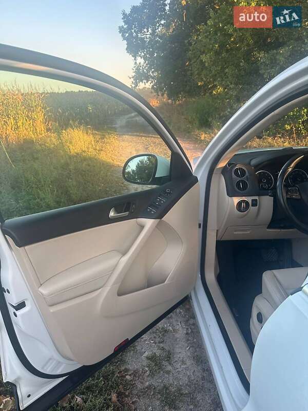 Позашляховик / Кросовер Volkswagen Tiguan 2016 в Ірпені