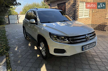 Внедорожник / Кроссовер Volkswagen Tiguan 2016 в 
