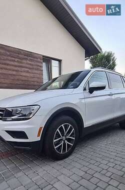 Внедорожник / Кроссовер Volkswagen Tiguan 2020 в 