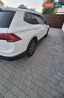 Внедорожник / Кроссовер Volkswagen Tiguan 2020 в 