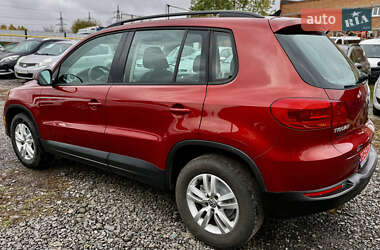 Внедорожник / Кроссовер Volkswagen Tiguan 2015 в 