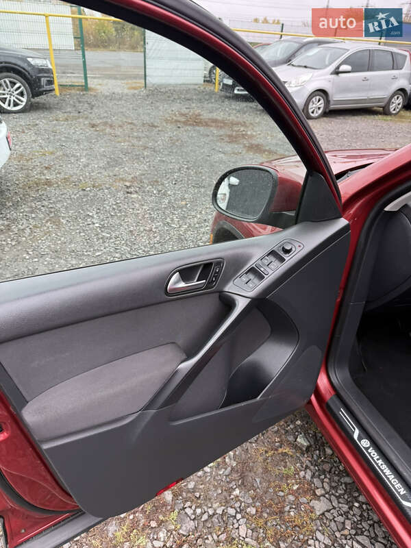 Внедорожник / Кроссовер Volkswagen Tiguan 2015 в Полтаве