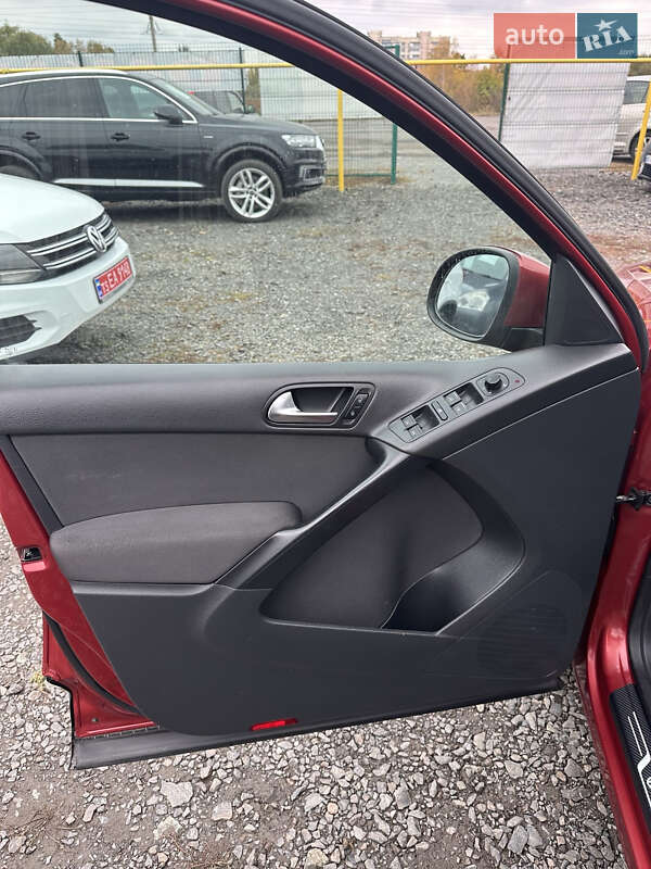 Внедорожник / Кроссовер Volkswagen Tiguan 2015 в Полтаве