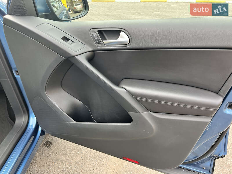 Позашляховик / Кросовер Volkswagen Tiguan 2016 в Василькові