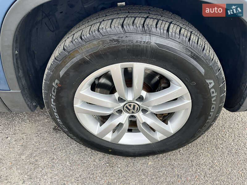 Позашляховик / Кросовер Volkswagen Tiguan 2016 в Василькові