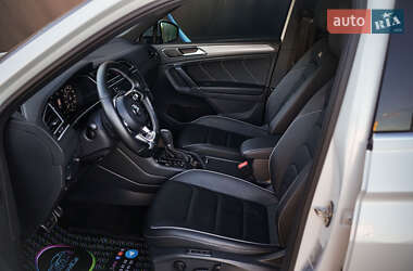 Внедорожник / Кроссовер Volkswagen Tiguan 2016 в 