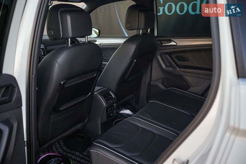 Внедорожник / Кроссовер Volkswagen Tiguan 2016 в Луцке